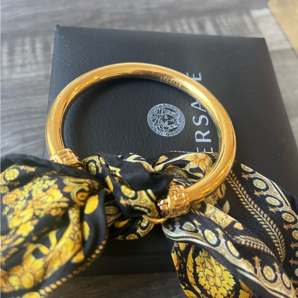 Versace Gold-Tone Printed Silk Scarf Bracelet - Picture 6 of 6
